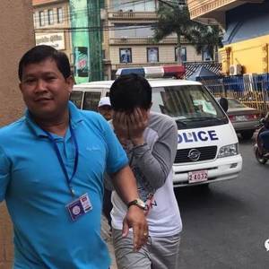 抢劫中国人财物的嫌犯被送交法庭