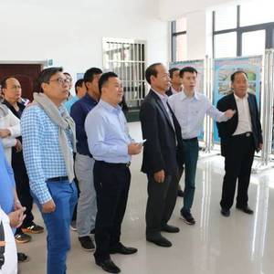 柬埔寨党政考察团前往何村参观学习