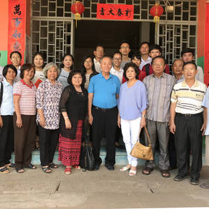 磅湛培华校友探望母校