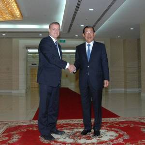 洪森总理会见英国驻柬卸任大使