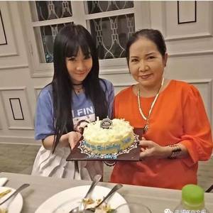 柬女明星们与妈妈的合影！