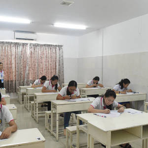 广肇学校第二次举办HSK考试
