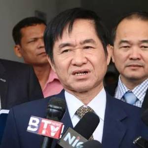 看看大选有谁在跟洪森竞争！