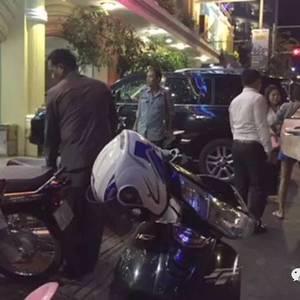 中国男子深夜遭柬埔寨飞车党抢劫