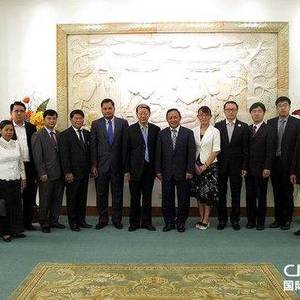 韩冰会见柬埔寨金边市客人
