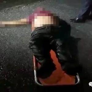 中国男子驾车翻入水沟死亡
