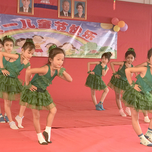 暹粒中山学校庆六一活动圆满成功