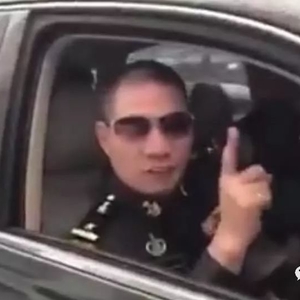 西港中籍男子借星级将军军服拍照被捕！