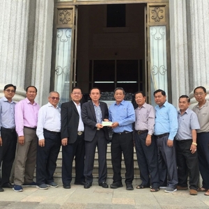 马德望柬华理事会善款支持坤塔宝花基金会