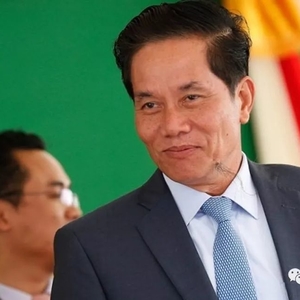 看清楚了，这才是柬埔寨真正的高官！