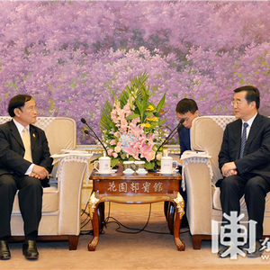 张庆伟会见柬埔寨奉辛比克党干部考察团