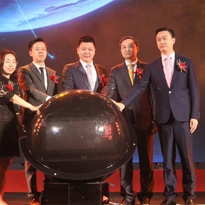 与世界比肩同行