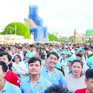 贺国母华诞  金边“半马”开跑