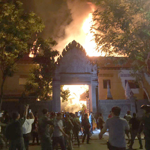 疑因电线短路 佛寺突发火灾