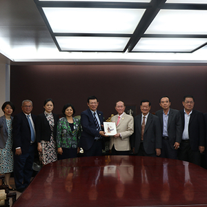 孔院总部代表团拜访柬华总会