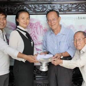 新民学校为坤塔宝花儿童医院慈善捐款