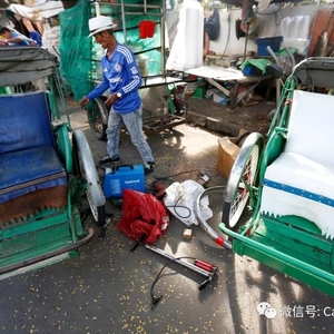 雨季搭客减少 三轮车夫回乡种田